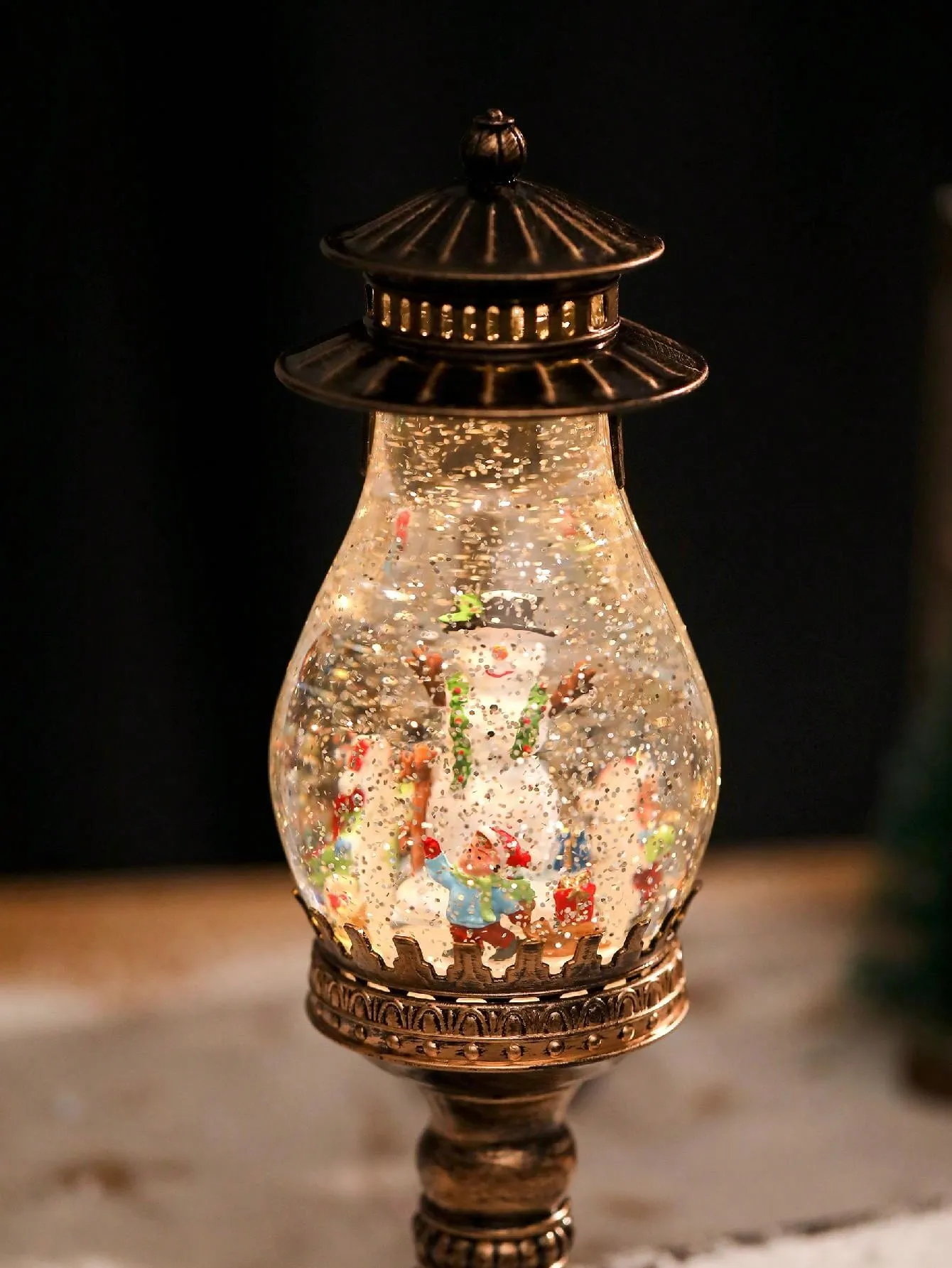 1 Pc Snow Globe Christmas Lantern Musical Snow Globes Christmas Water Lantern Swirling Glitter Lantern With Snowman Family USB 3 AA Battery Operated Snowglobe 6H Timer Home Party Christmas Decoration Gifts
