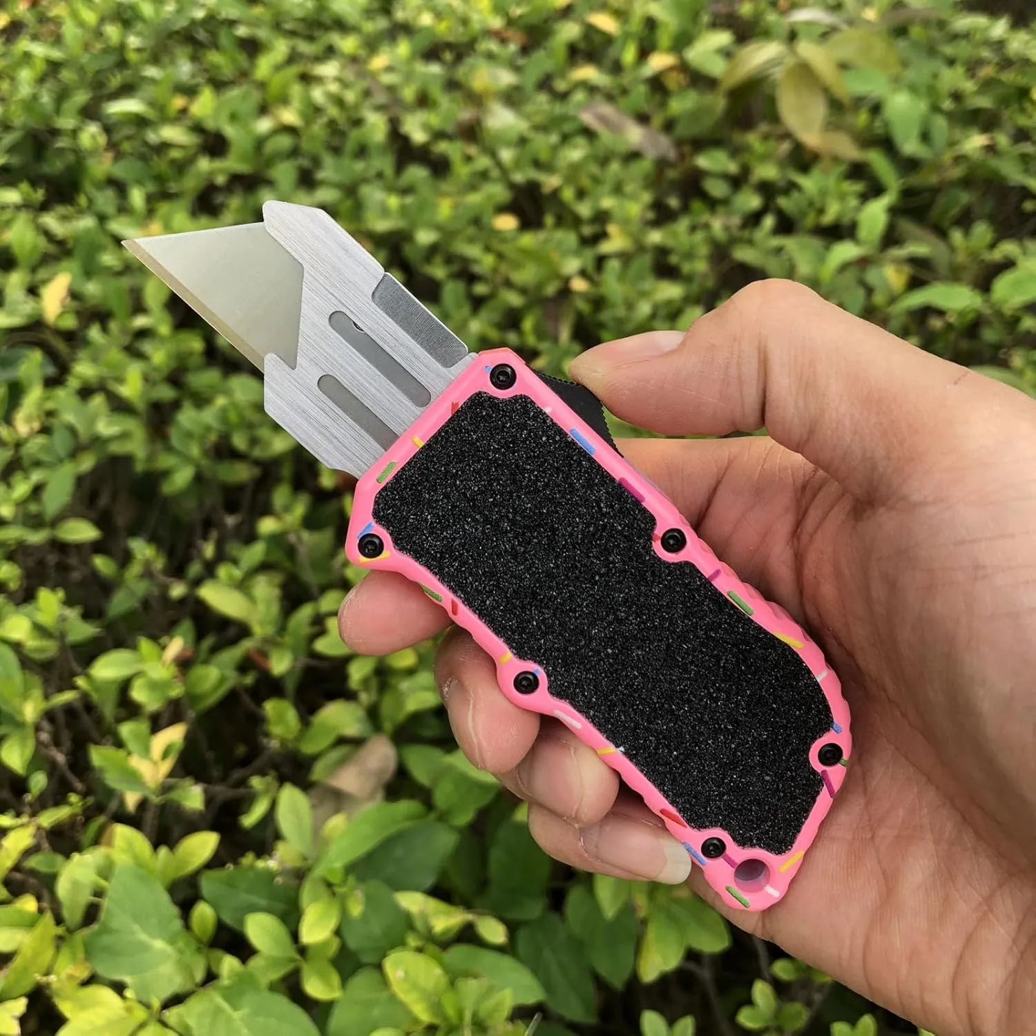 Automatic Utility Knife, Premium Pink Retractable Box Cutter, Cute Aluminum Alloy Heavy Duty Pocket Knife, Safety Replaceable Blade EDC Razor Knives with 5PCS Blades