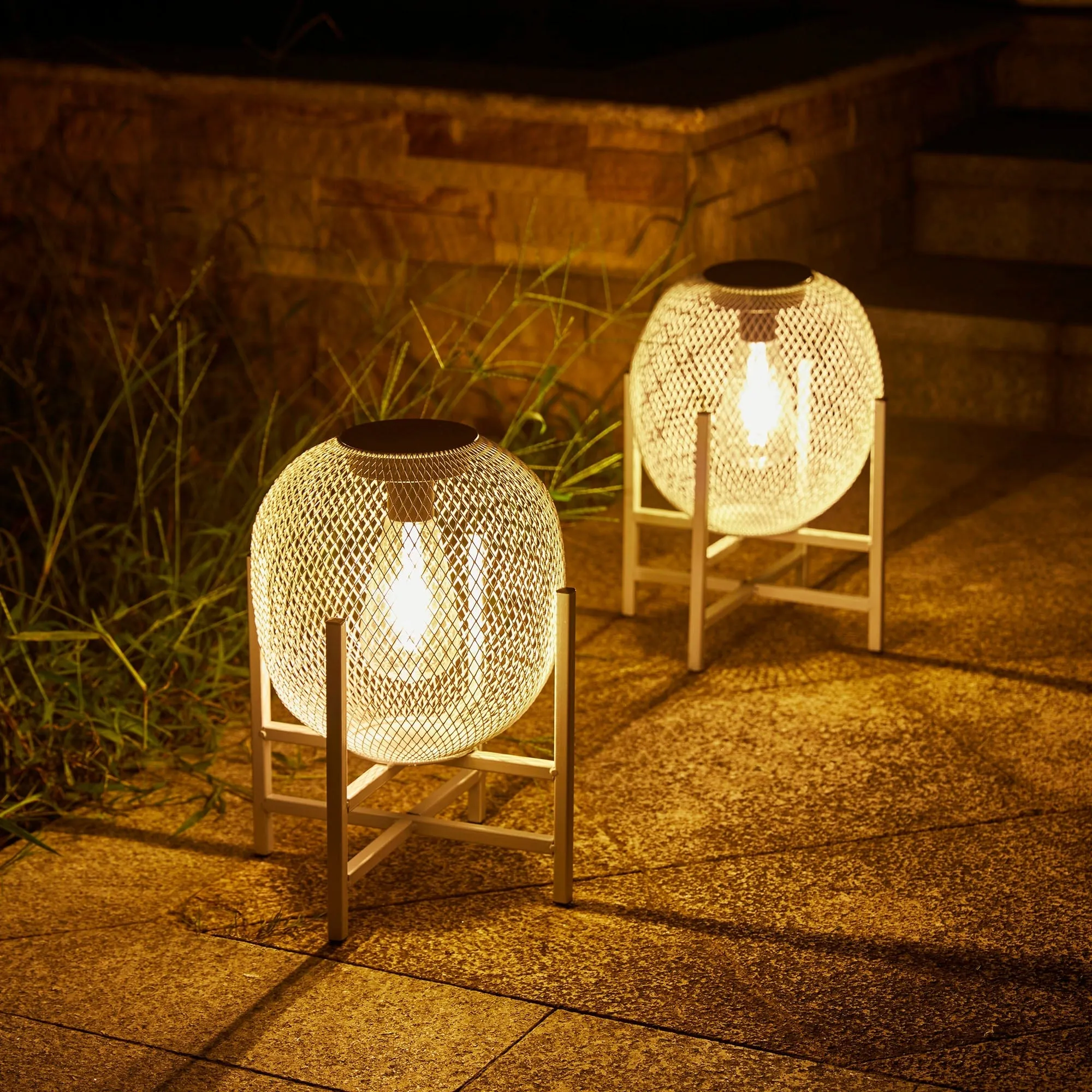 Glitzhome 11.5"H Set of 2 Mesh Edison Bulb Outdoor Solar Lantern with Stand