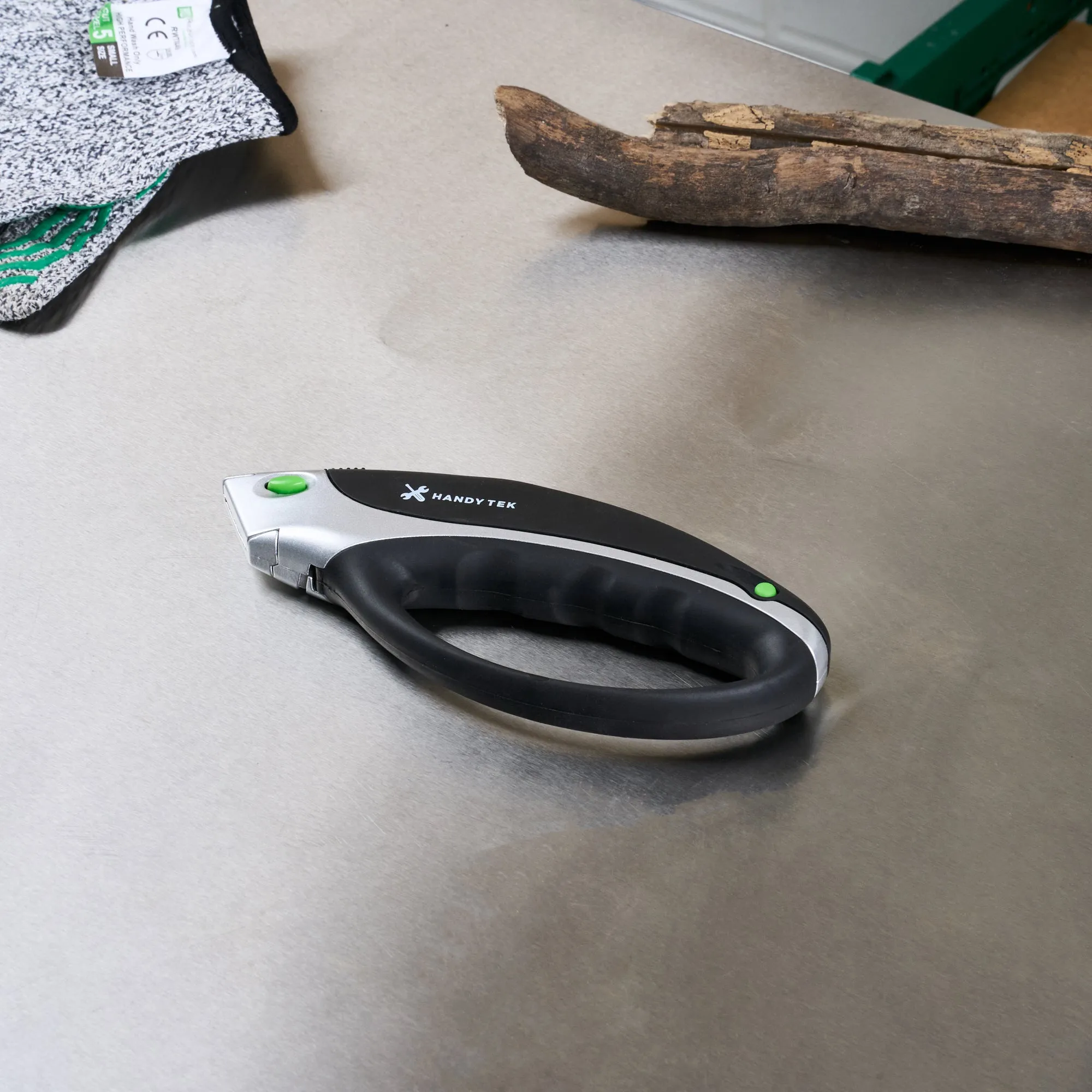 Handy Tek Black Safety Utility Knife - Quick Change, Heavy Duty - 6 3/4" - 1 count box