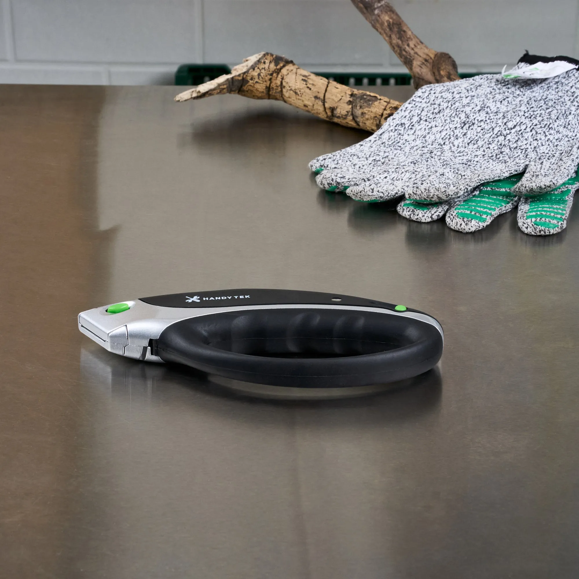 Handy Tek Black Safety Utility Knife - Quick Change, Heavy Duty - 6 3/4" - 1 count box