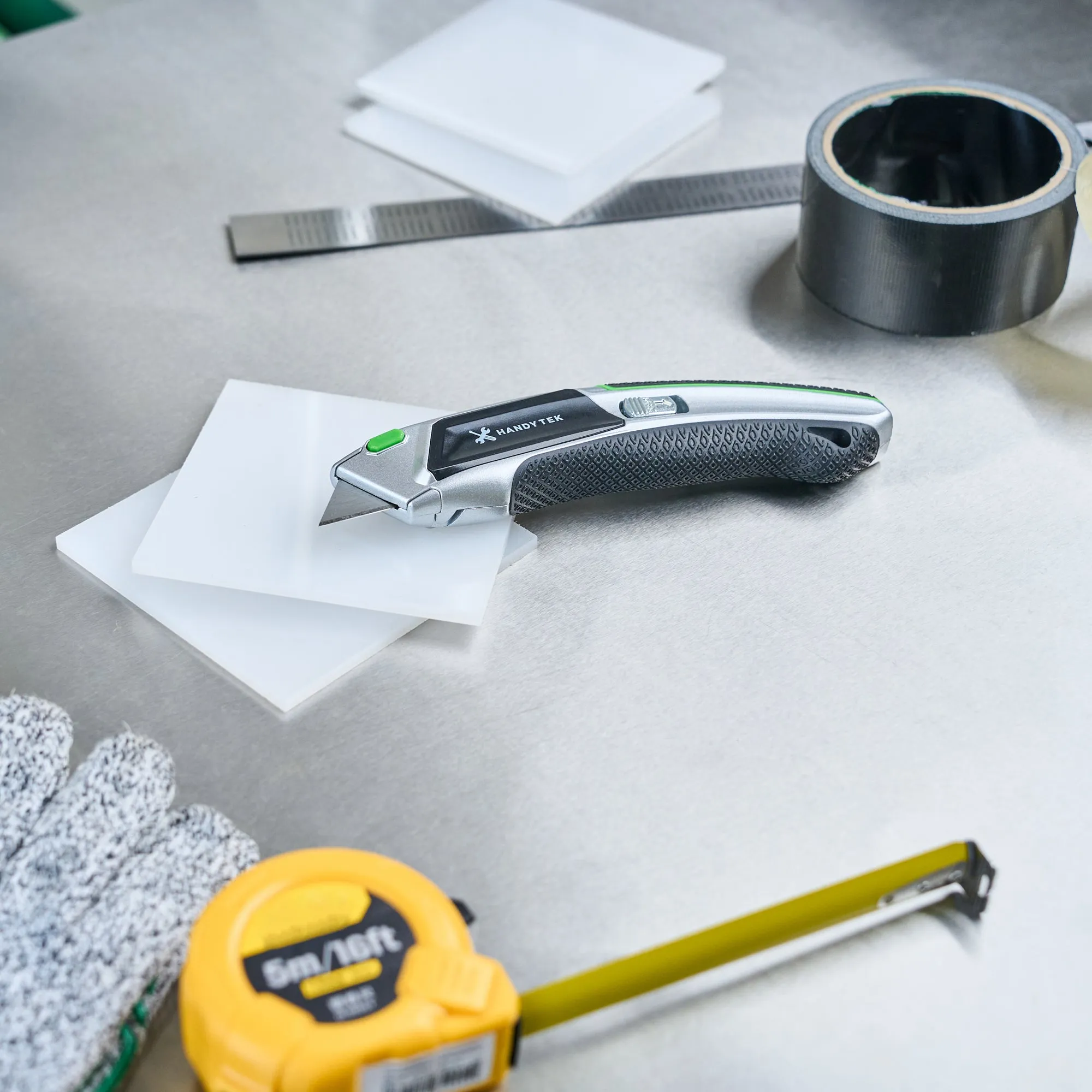 Handy Tek Silver Auto-Loading Utility Knife - Quick Change, Heavy Duty - 7" - 1 count box