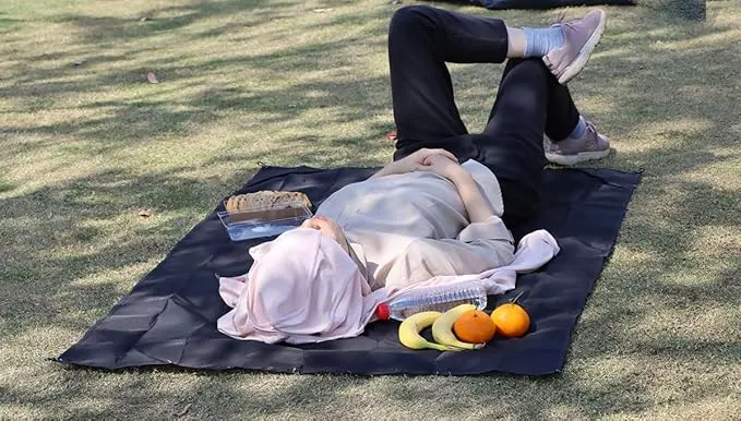 Outdoor Pocket Blanket, Packable Compact Lightweight Blanket Tarp, Small Beach Blanket Sandproof Waterproof, Fast Dry Ground Cover for Picnic Concert Festival Camping, Stakes Included (Black)