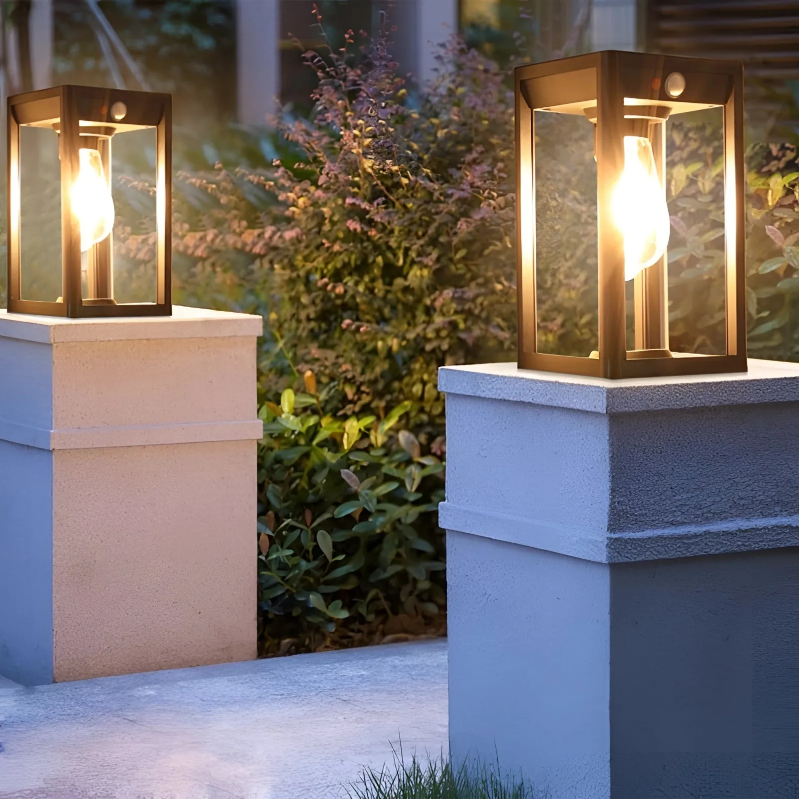 Outdoor Solar Lantern LED Garden Light - Weatherproof, Energy-Efficient Lamp