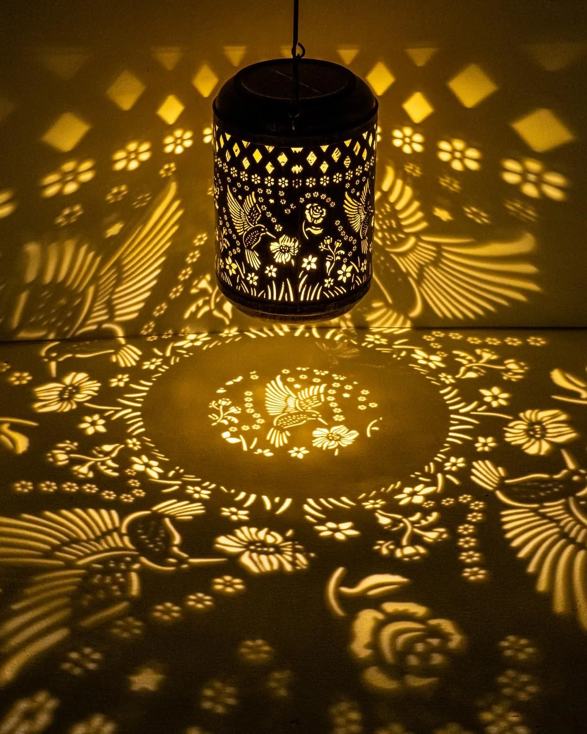 Solar Lanterns Outdoor Hanging Waterproof,Hummingbird Garden Decor Gifts for Women Mom, Solar Lights Metal Decoration Outside for Yard, Patio,Garden,Backyard,Porch