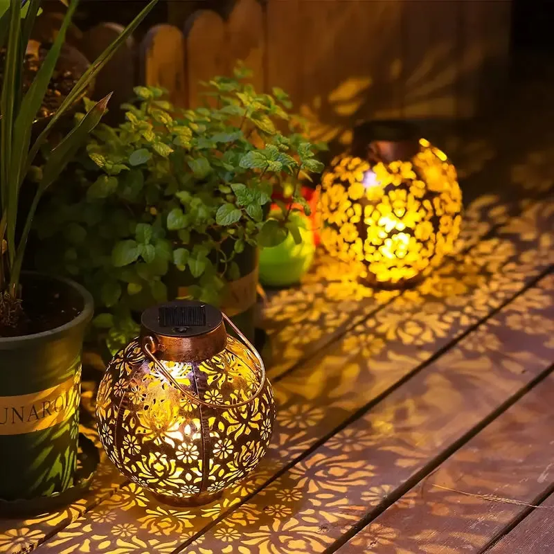 Taavita | Elegant & Retro Solar Garden Lantern