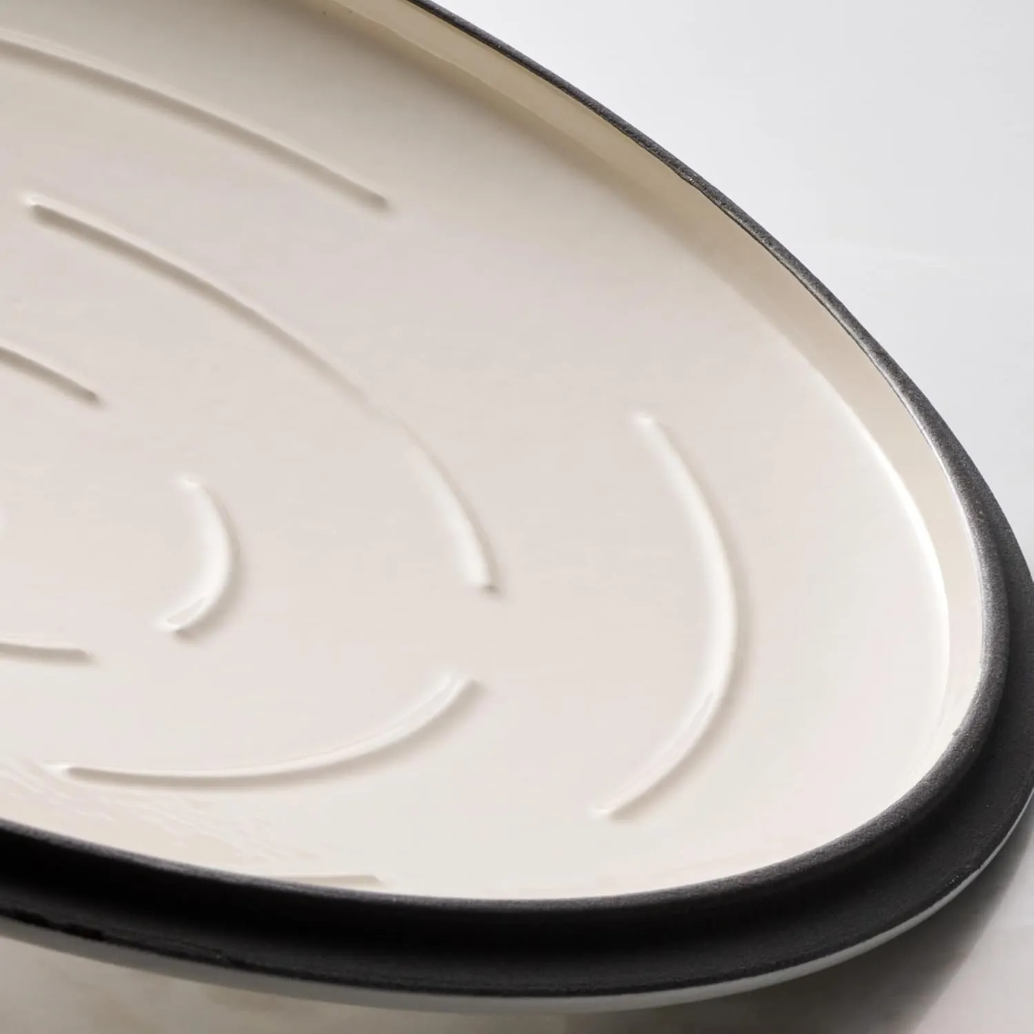 Tramontina Enameled Cast Iron Sauce Pan with Lid, 2.5-quart, Latte with Gold Knob
